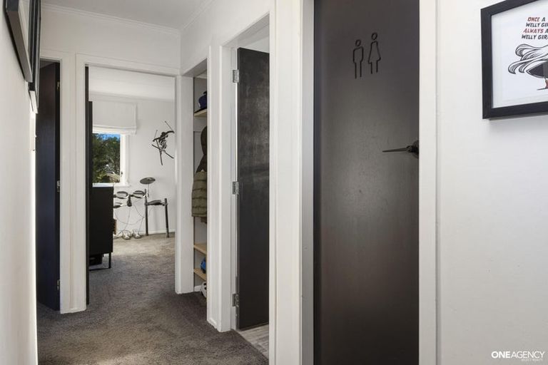 Photo of property in 22 Bartlett Grove, Tawa, Wellington, 5028