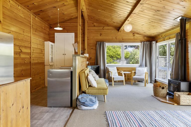 Photo of property in 19 Kinloch Road, Kinloch, Taupo, 3377