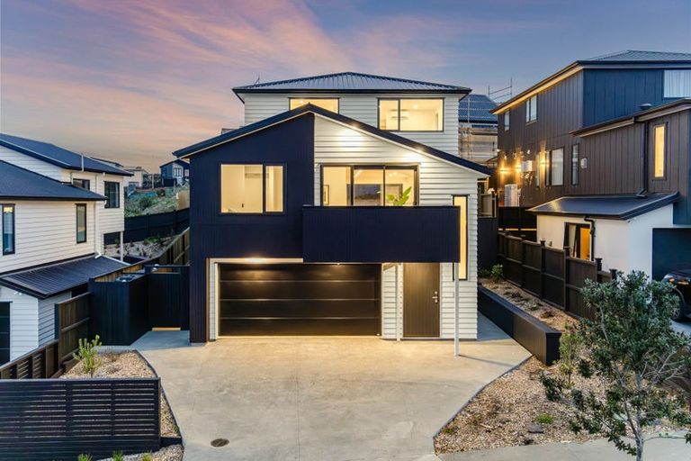 Photo of property in 17 Tupa Street, Long Bay, Auckland, 0630