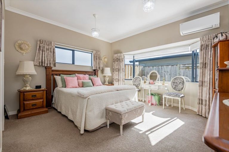 Photo of property in 6 Pegasus Place, Kelvin Grove, Palmerston North, 4414