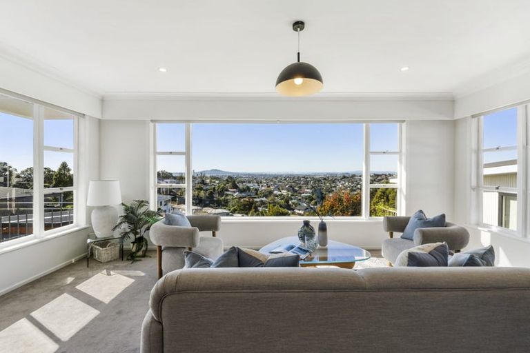 Photo of property in 21 Speedy Crescent, Hillcrest, Auckland, 0627