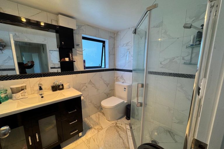 Photo of property in 14a Pipitea Place, Massey, Auckland, 0614