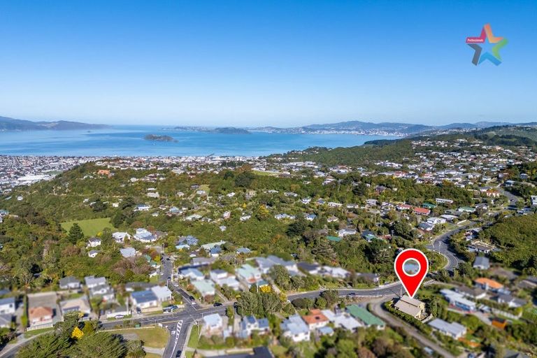 Photo of property in 201 Miromiro Road, Normandale, Lower Hutt, 5010