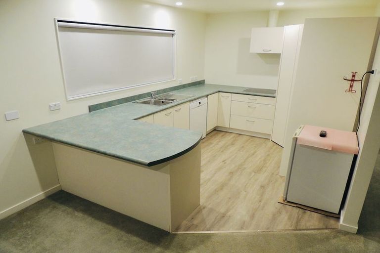 Photo of property in 1/73 Birkdale Road, Birkdale, Auckland, 0626