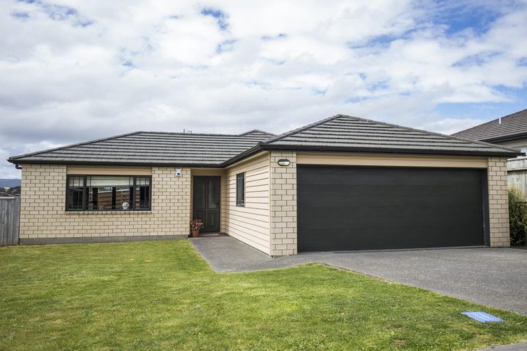 Photo of property in 33 Staithes Drive North, Whitby, Porirua, 5024