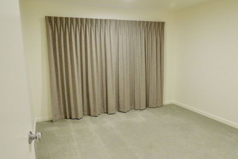 Photo of property in 1/73 Birkdale Road, Birkdale, Auckland, 0626