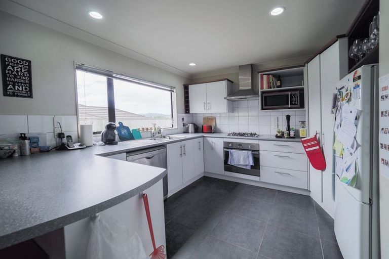 Photo of property in 33 Staithes Drive North, Whitby, Porirua, 5024