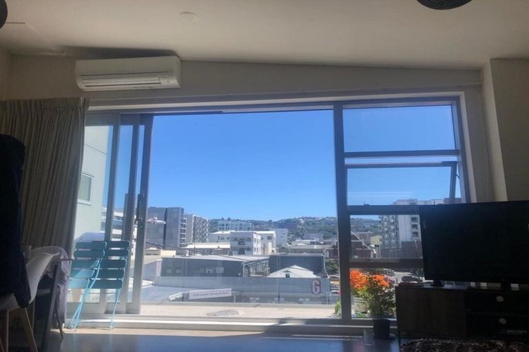 Photo of property in 25u5 Home Street, Mount Victoria, Wellington, 6011