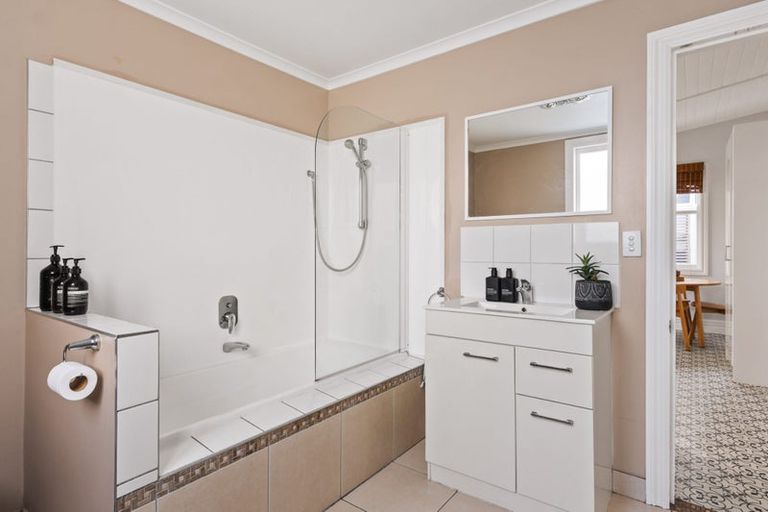 Photo of property in 14 Root Street, Gisborne, 4010