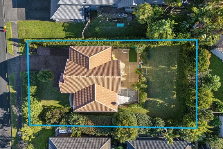 Photo of property in 31 Goldfinch Rise, Unsworth Heights, Auckland, 0632