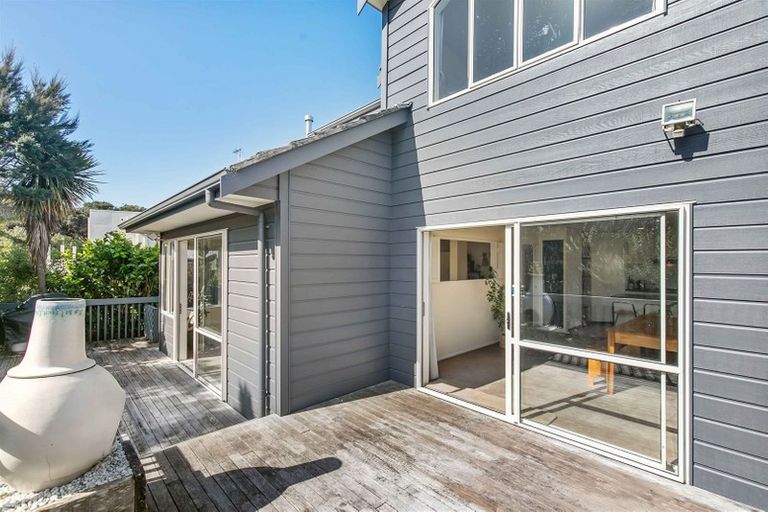 Photo of property in 18 Tyrico Close, Unsworth Heights, Auckland, 0632