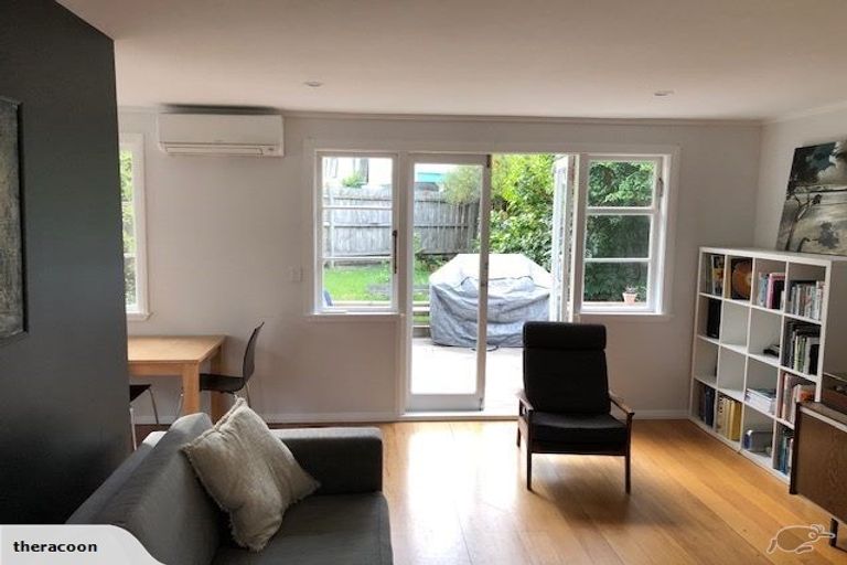 Photo of property in 45 Hutchinson Avenue, New Lynn, Auckland, 0600
