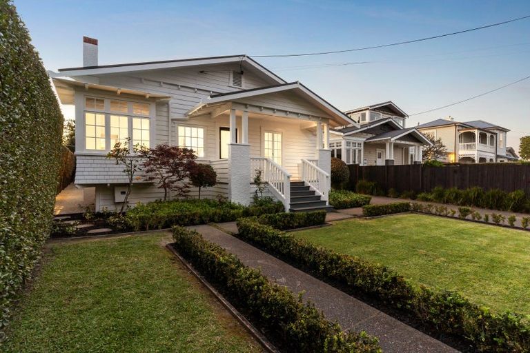 Photo of property in 44 Princes Street, Northcote Point, Auckland, 0627