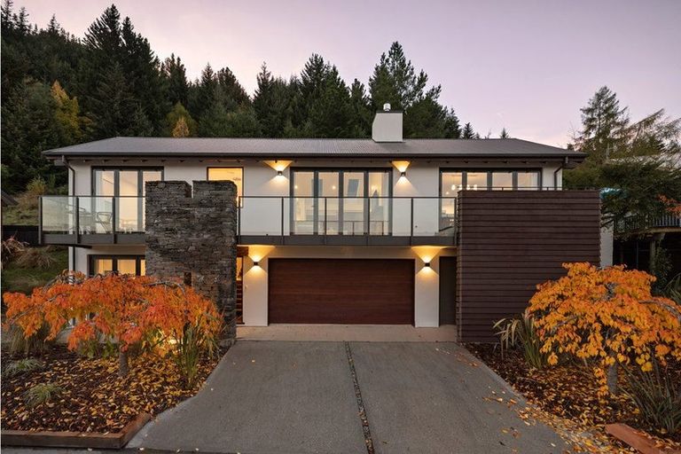Photo of property in 1 Goldleaf Hill, Queenstown, 9300