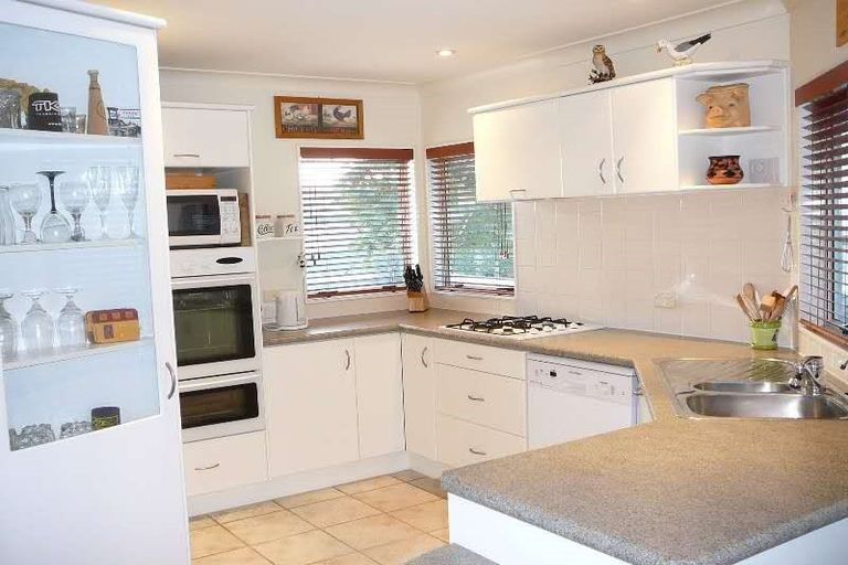 Photo of property in 36 Tyrico Close, Unsworth Heights, Auckland, 0632