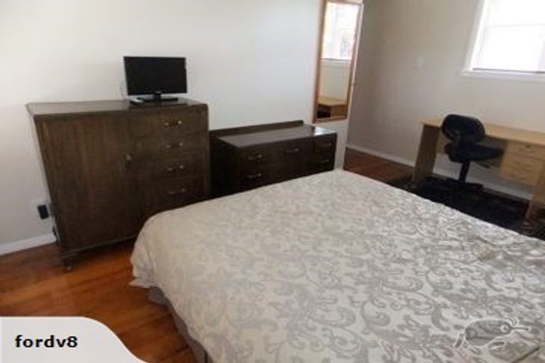 Photo of property in 39 Exeter Crescent, Takaro, Palmerston North, 4412