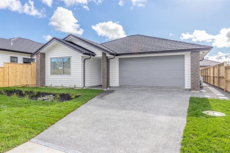 Photo of property in 19 Papa Orchard Drive, Kumeu, 0810
