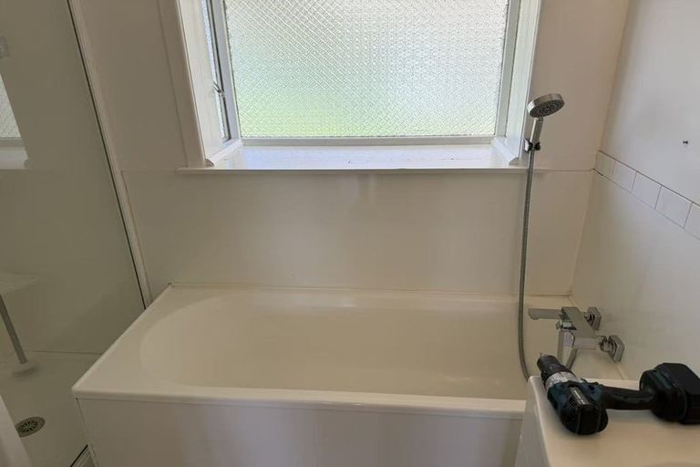 Photo of property in 17 Beach Road, Te Atatu Peninsula, Auckland, 0610