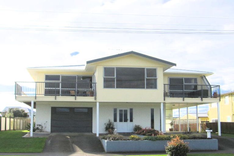 Photo of property in 65 Hartley Street, Foxton Beach, Foxton, 4815
