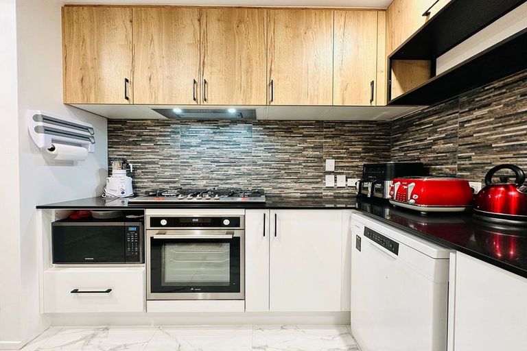 Photo of property in 6 Ronald Woolf Place, Churton Park, Wellington, 6037