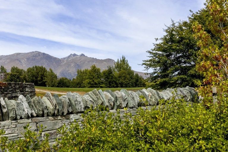 Photo of property in 29 Settlers Way, Arrowtown, 9371