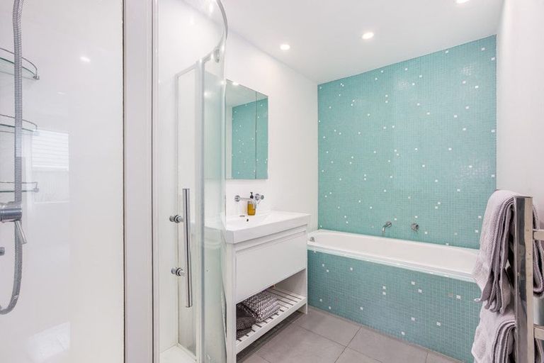 Photo of property in 185 Breaker Bay Road, Breaker Bay, Wellington, 6022