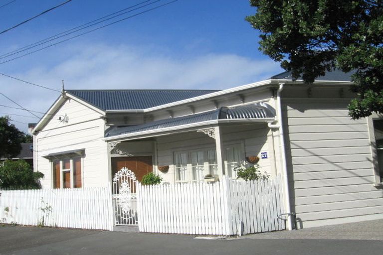 Photo of property in 27-29 Rua Street, Lyall Bay, Wellington, 6022