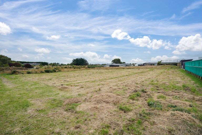 Photo of property in 28 Glenda Place, Seaward Bush, 9812