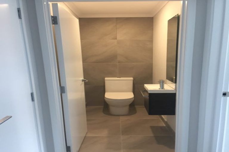 Photo of property in 81a Hobsonville Point Road, Hobsonville, Auckland, 0616