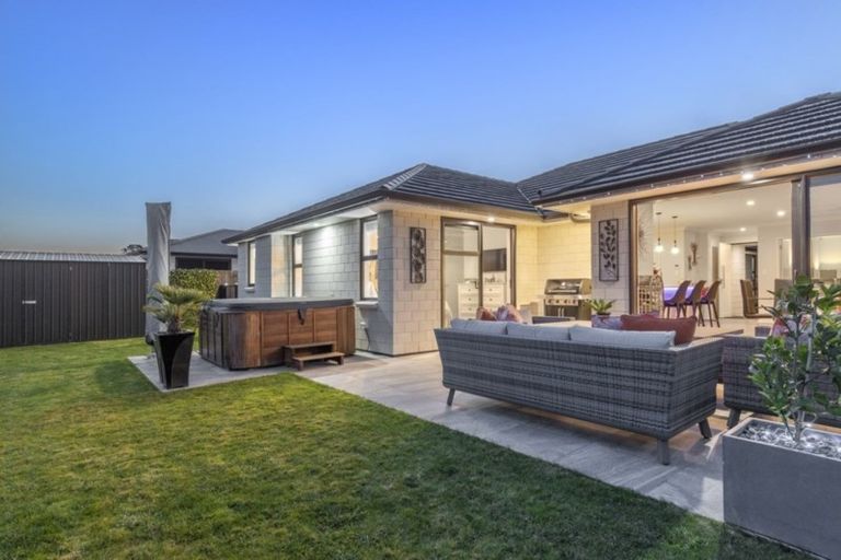 Photo of property in 12 Lakeside Terrace, Omokoroa, 3114