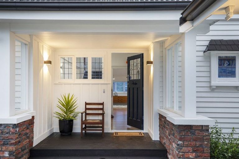 Photo of property in 111 Saint Andrews Square, Strowan, Christchurch, 8052
