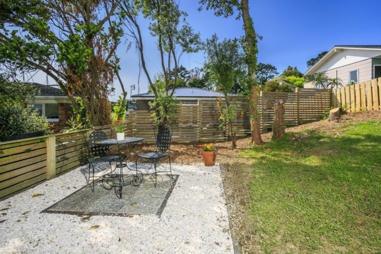 Photo of property in 2/38 Ayton Drive, Totara Vale, Auckland, 0629