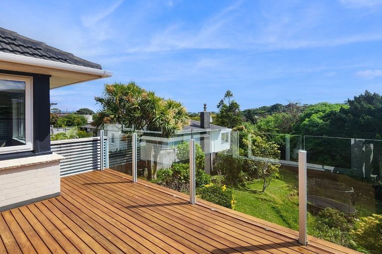 Photo of property in 35 Poto Road, Normandale, Lower Hutt, 5010