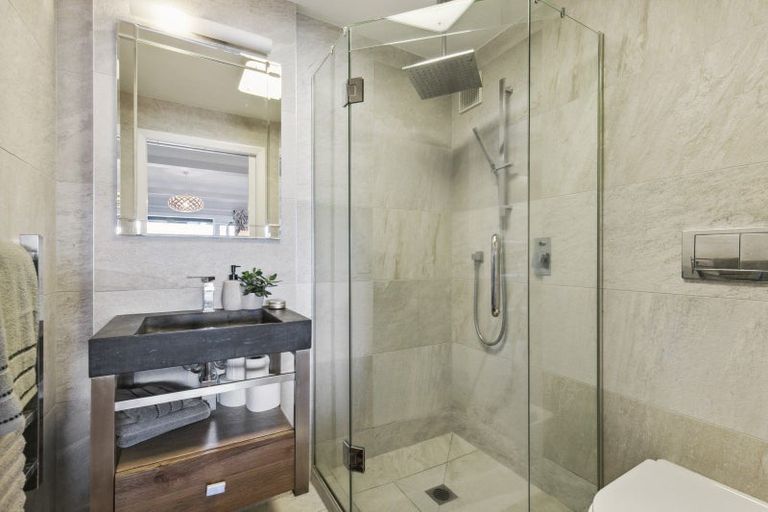 Photo of property in 8 Nakora Road, Karaka Bays, Wellington, 6022