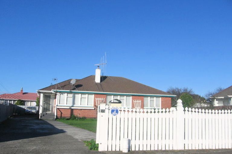 Photo of property in 29 Exeter Crescent, Takaro, Palmerston North, 4412
