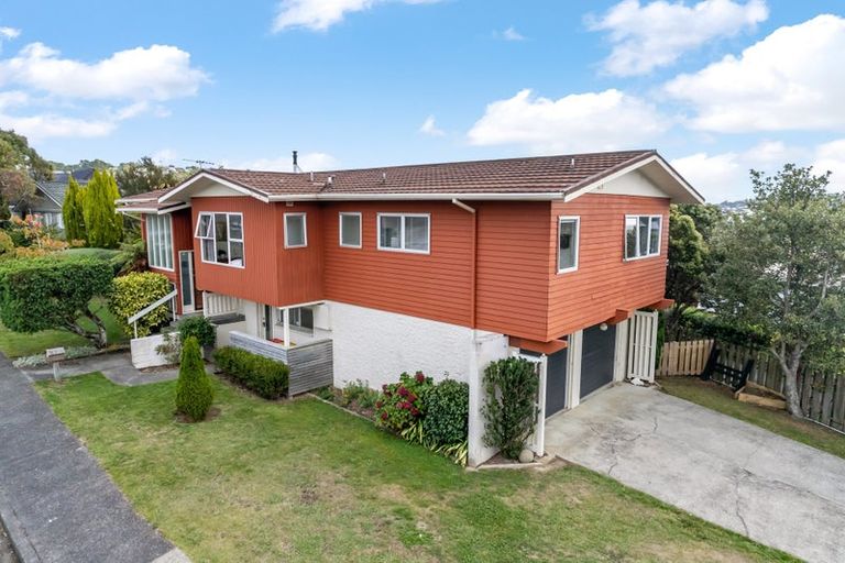 Photo of property in 2 Leeward Drive, Whitby, Porirua, 5024