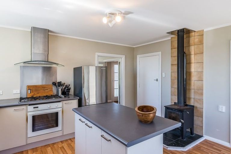 Photo of property in 36 Horokiwi Road West, Newlands, Wellington, 6037