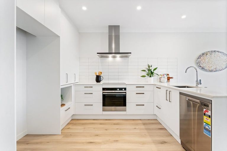 Photo of property in 6 Park Green Avenue, Rosehill, 2113