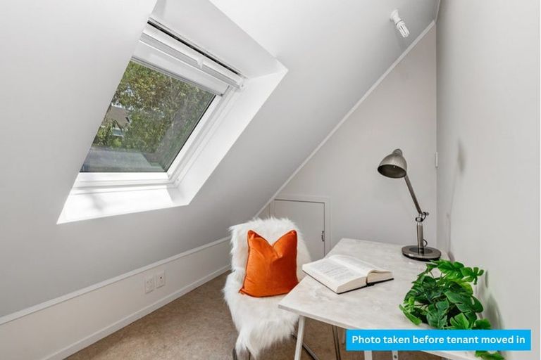 Photo of property in 1/1 Tern Place, Unsworth Heights, Auckland, 0632