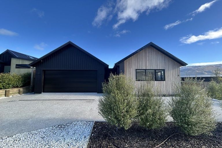 Photo of property in 34 Spur Ridge Rise, Jacks Point, 9371