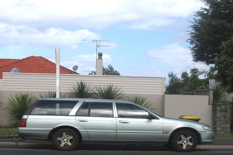Photo of property in 2/94 Shakespeare Road, Milford, Auckland, 0620