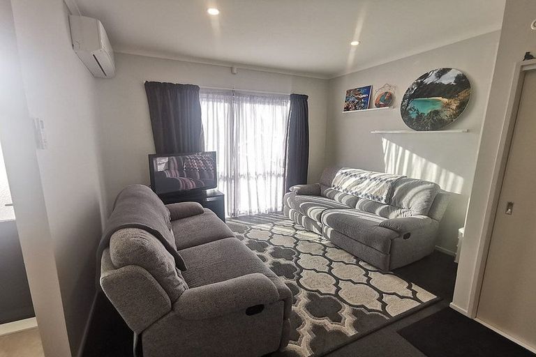 Photo of property in 35 Tonuitanga Street, Weymouth, Auckland, 2103