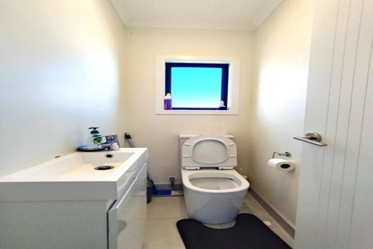 Photo of property in 120 Golf Road, New Lynn, Auckland, 0600