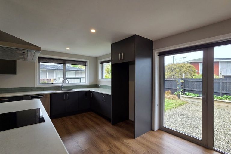 Photo of property in 2/3 Esher Place, Saint Martins, Christchurch, 8022