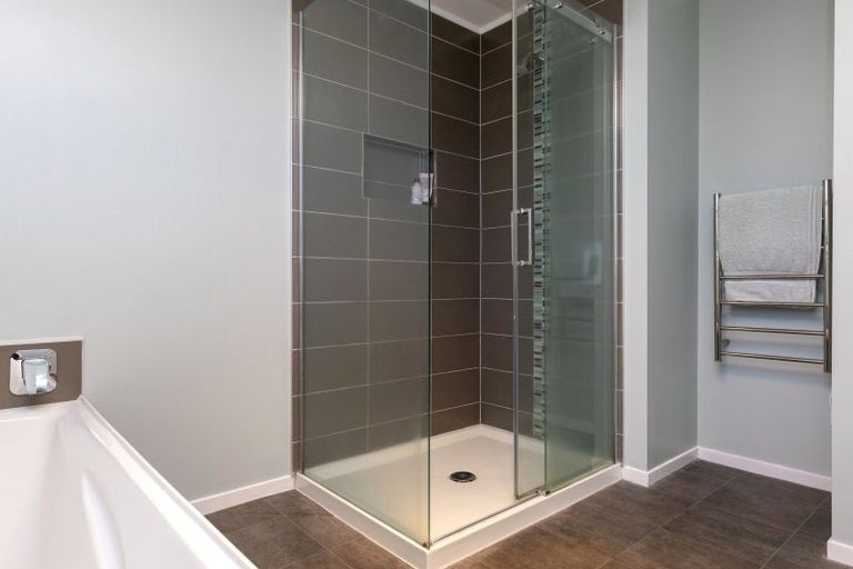 Photo of property in 16 Glengarry Place, Hilltop, Taupo, 3330