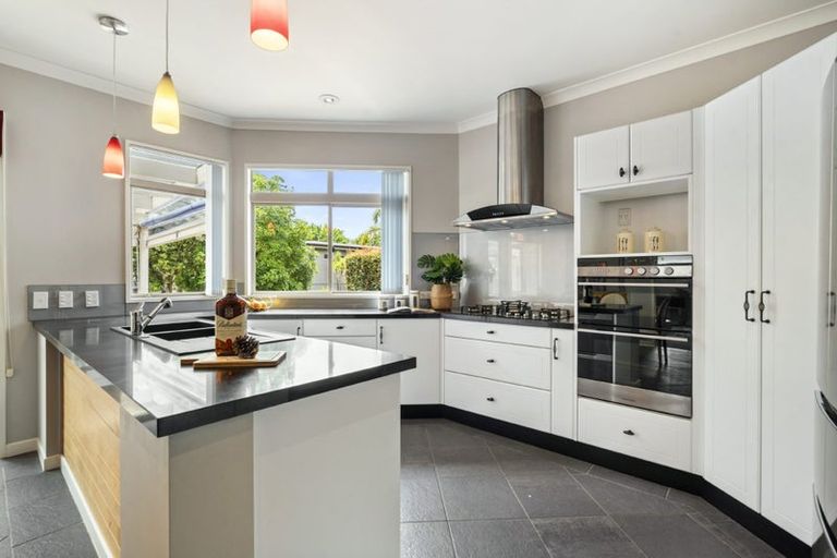 Photo of property in 11 English Oak Drive, Schnapper Rock, Auckland, 0632