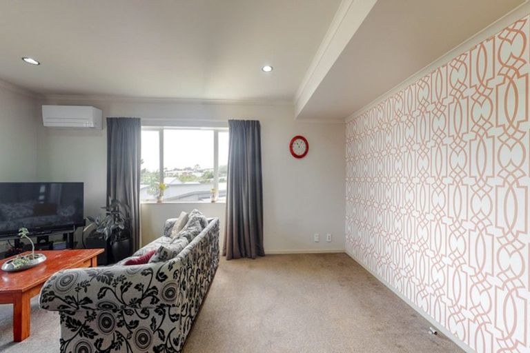 Photo of property in 57 Glanmire Road, Newlands, Wellington, 6037