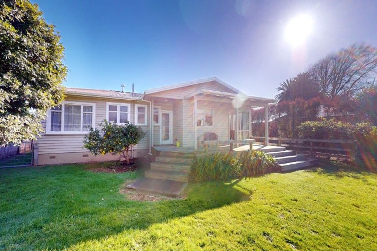 Photo of property in 14 Fairfield Road, Levin, 5510