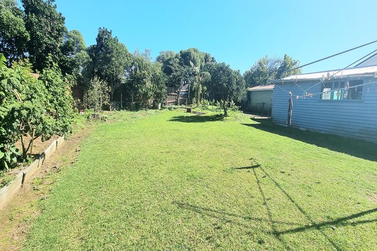 Photo of property in 13 Geoffrey Place, Mangere East, Auckland, 2024