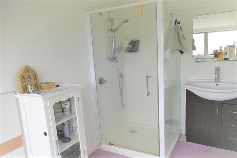 Photo of property in 10a Marie Crescent, Te Atatu South, Auckland, 0610